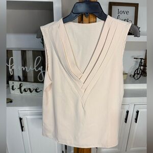 ❤️5/$25 Elegant Cream Sleeveless Top